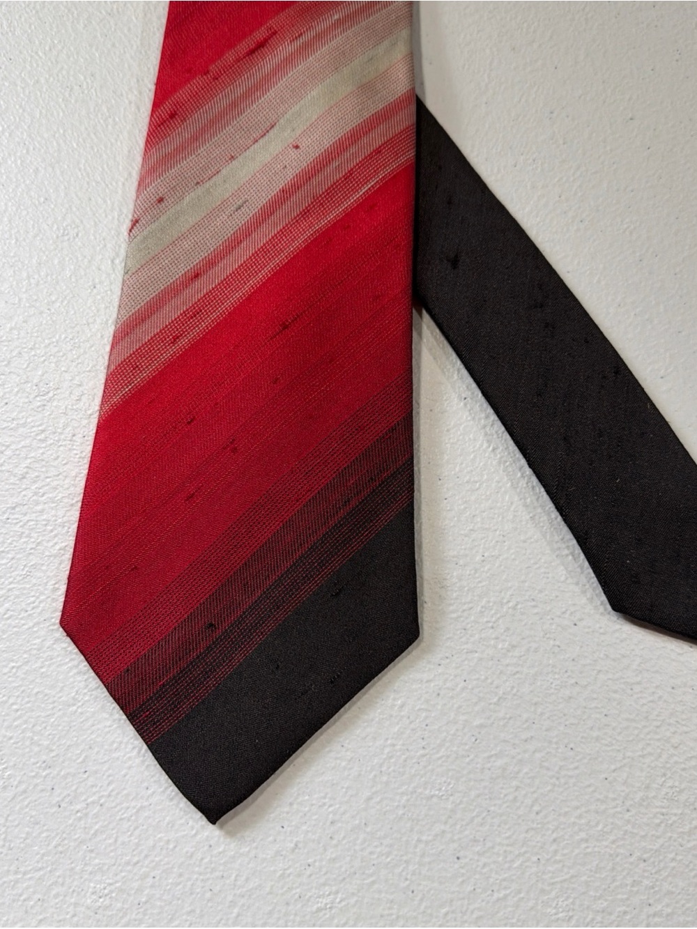 Neusteters Tie Necktie Red, Black & Cream Striped Silk Tie 57”x3.5”